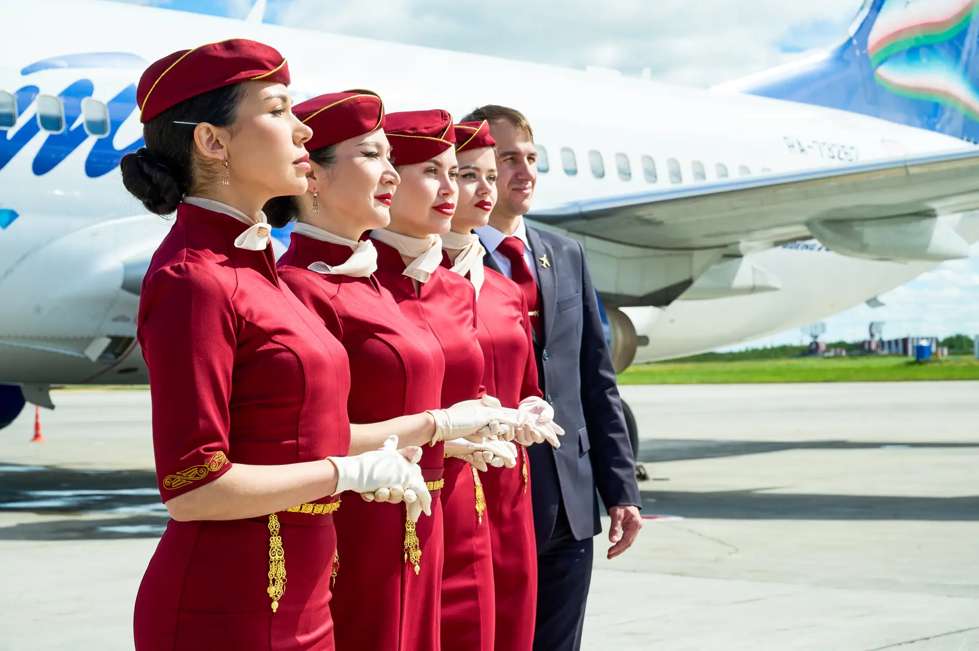 Авиакомпания «Якутия» продолжает набор на обучение бортпроводников в Якутске! ✈️  Мечтаете о небе и 