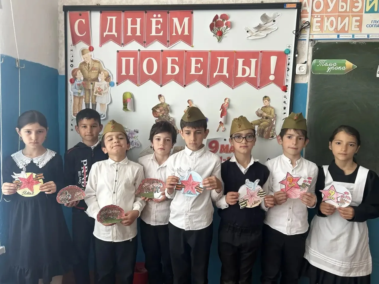 В преддверии праздника 9 Мая, во 2 б классе проходит тематическая неделя, посвящённая В...