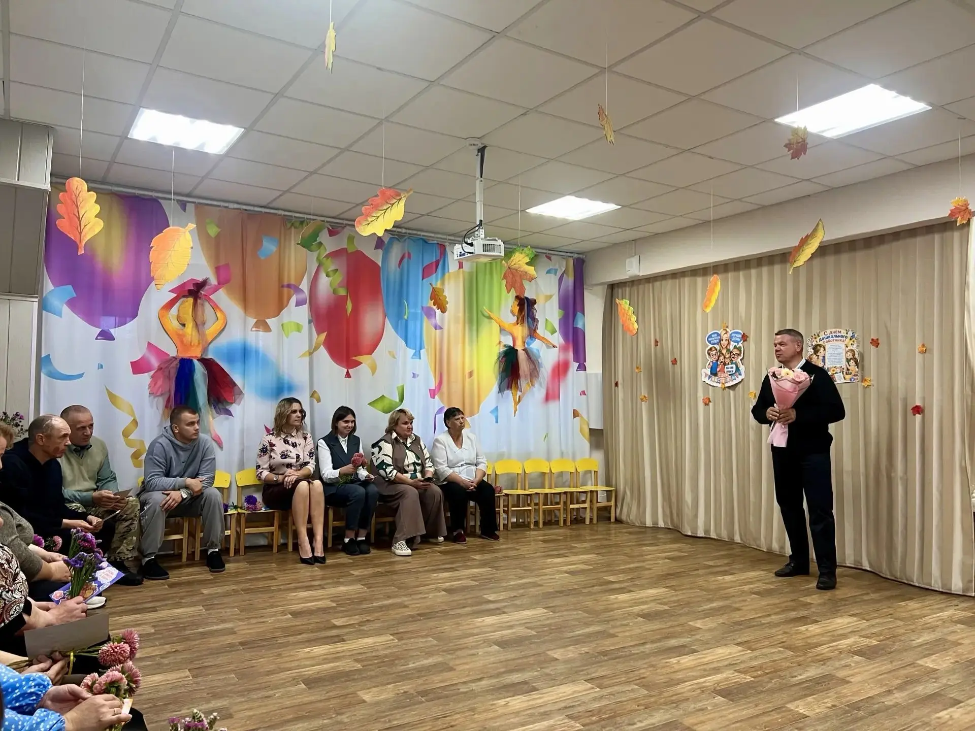Сердечно поздравляю коллектив Мосальского детского сада  «Радуга» с Днём воспитателя и ...