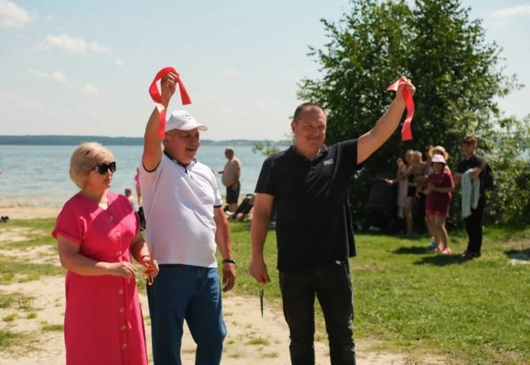 На озере Аргаяш открылся обновленный пляж, помогла в этом компания "Арнест Упаковочные ...