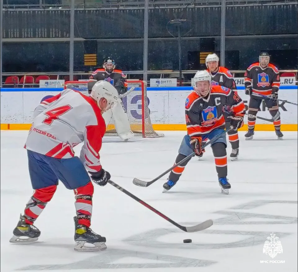 🏆Бронза на льду 🏒  Команда Главного управления МЧС России по Приморскому краю заняла 🥉место в хоккей
