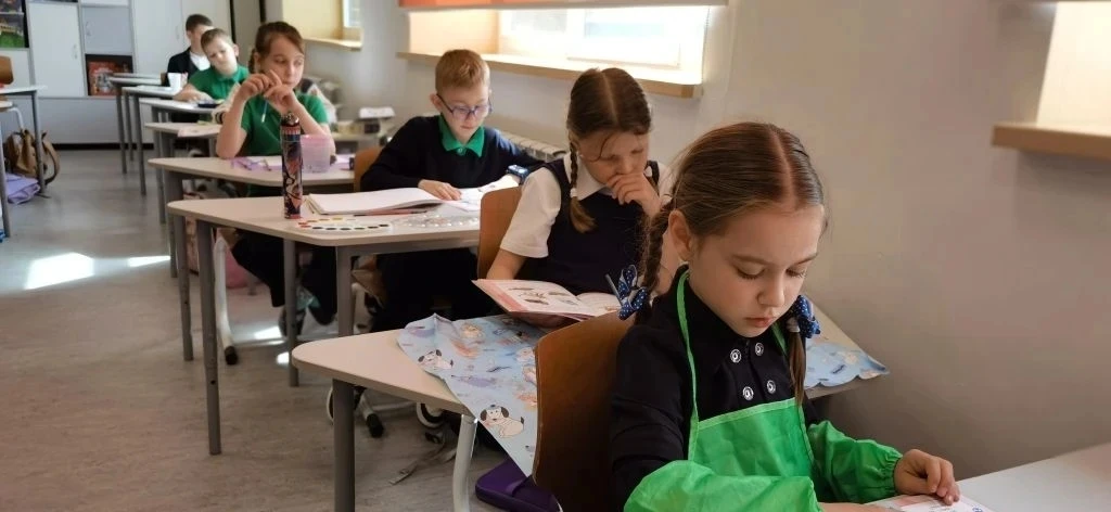 В 1 А классе в конце года прошел необычный урок, который совместил литературное чтение и изобразител