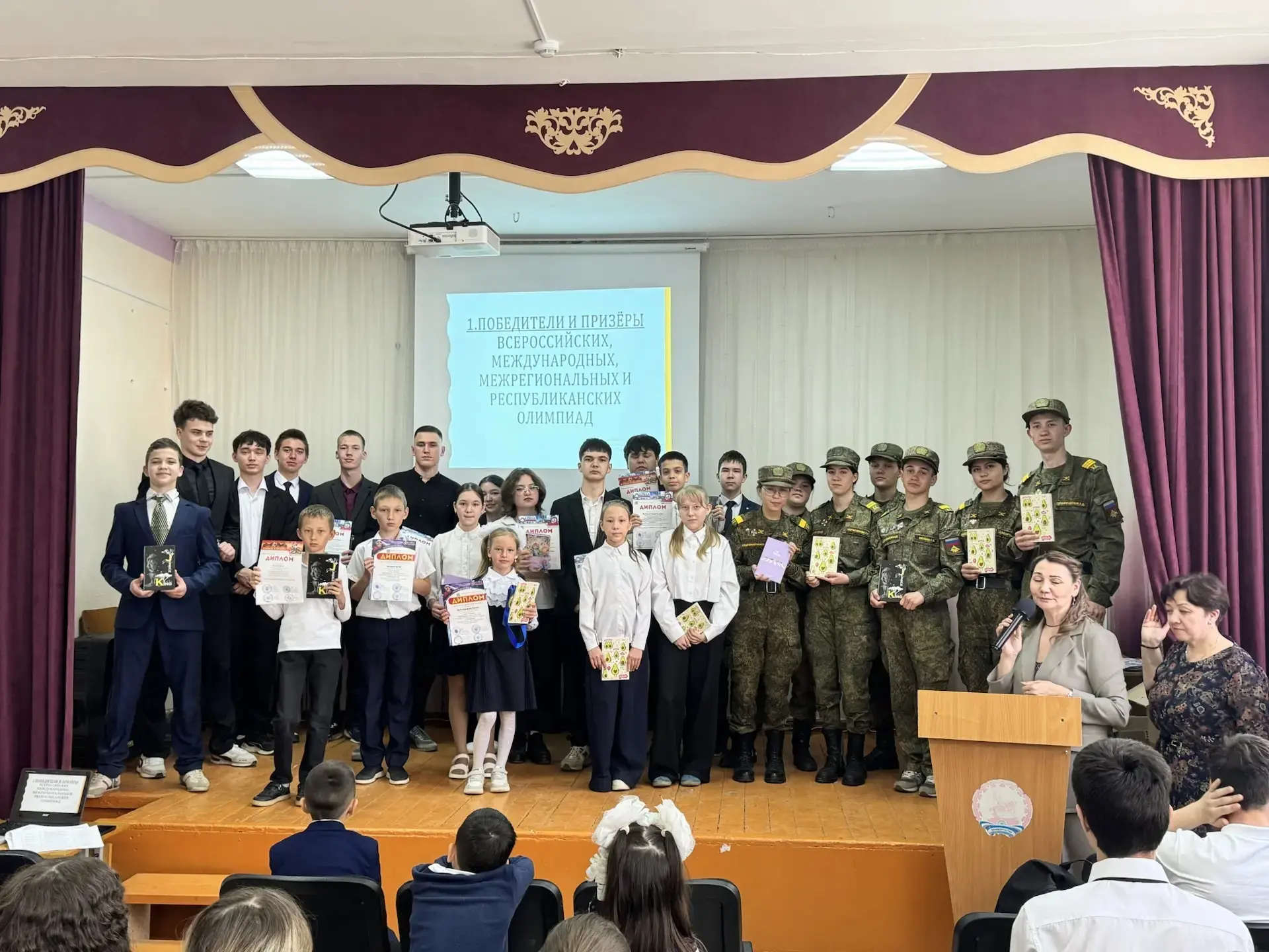 🏆А сегодня мы чевствовали наших победителей и призеров на ежегодном школьном "Слете интеллектуалов 
