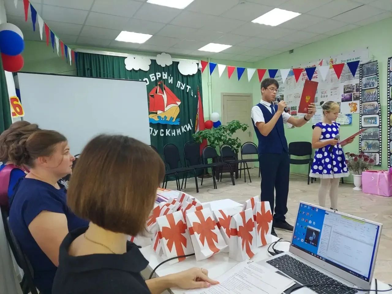 А у нас сегодня выпускной!