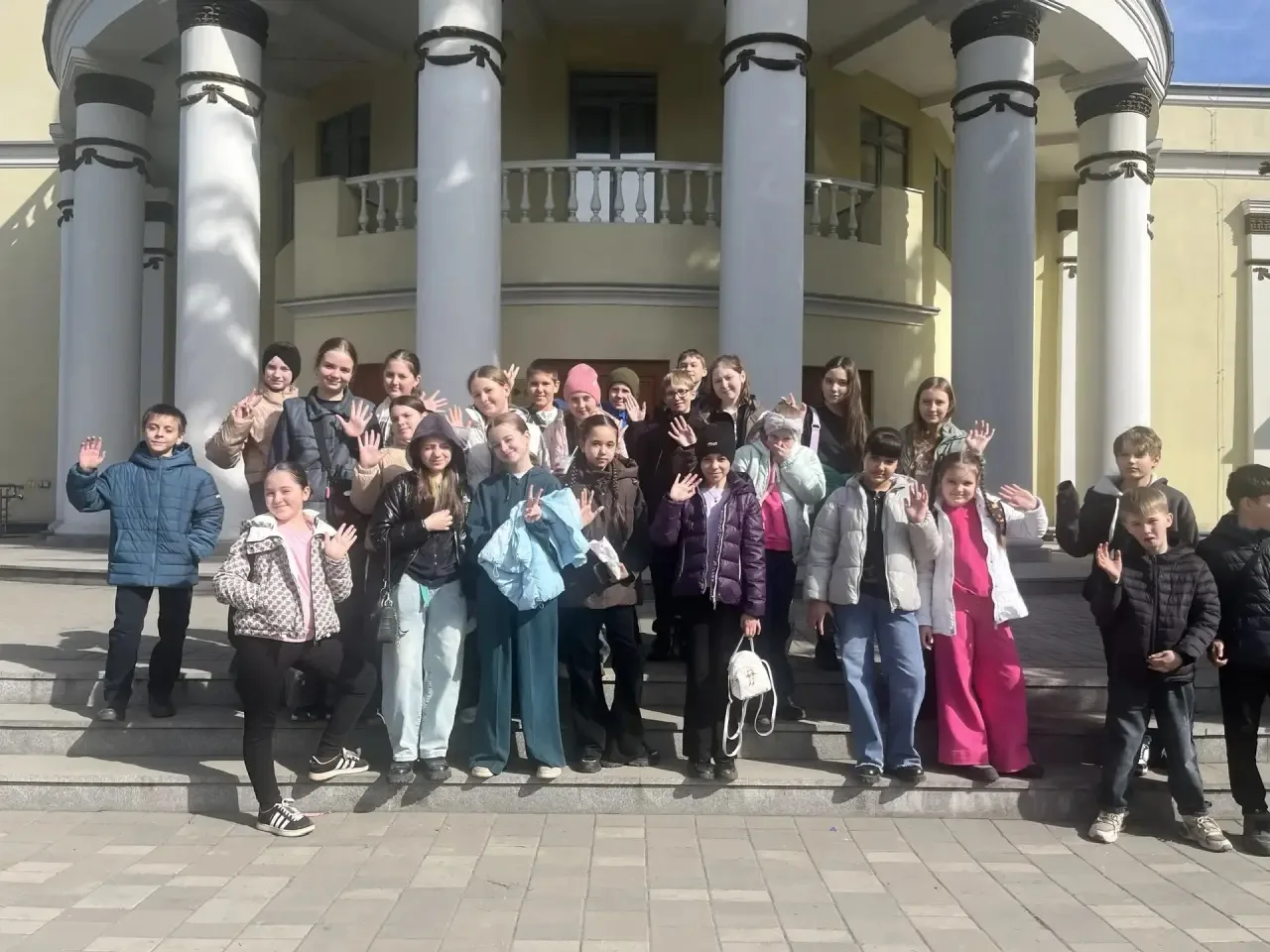 🎭ВСЕМ КЛАССОМ В ТЕАТР 🥳🥳🥳 В последний день каникул 4в класс (классный руководитель Глумова Н.В.) поб
