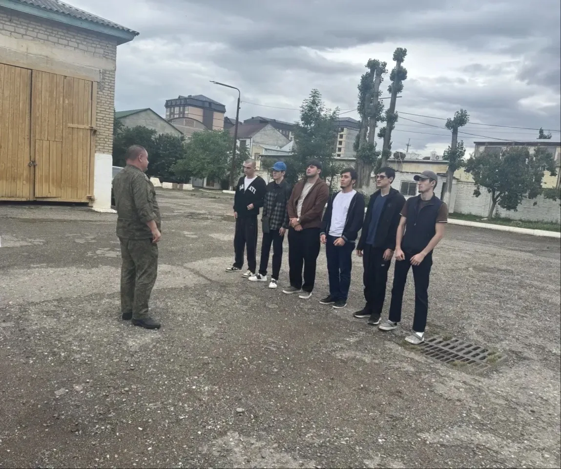 ⚡️Состоялась очередная отправка призывников в ряды Российской армии.

Перед отправкой новобранцев им