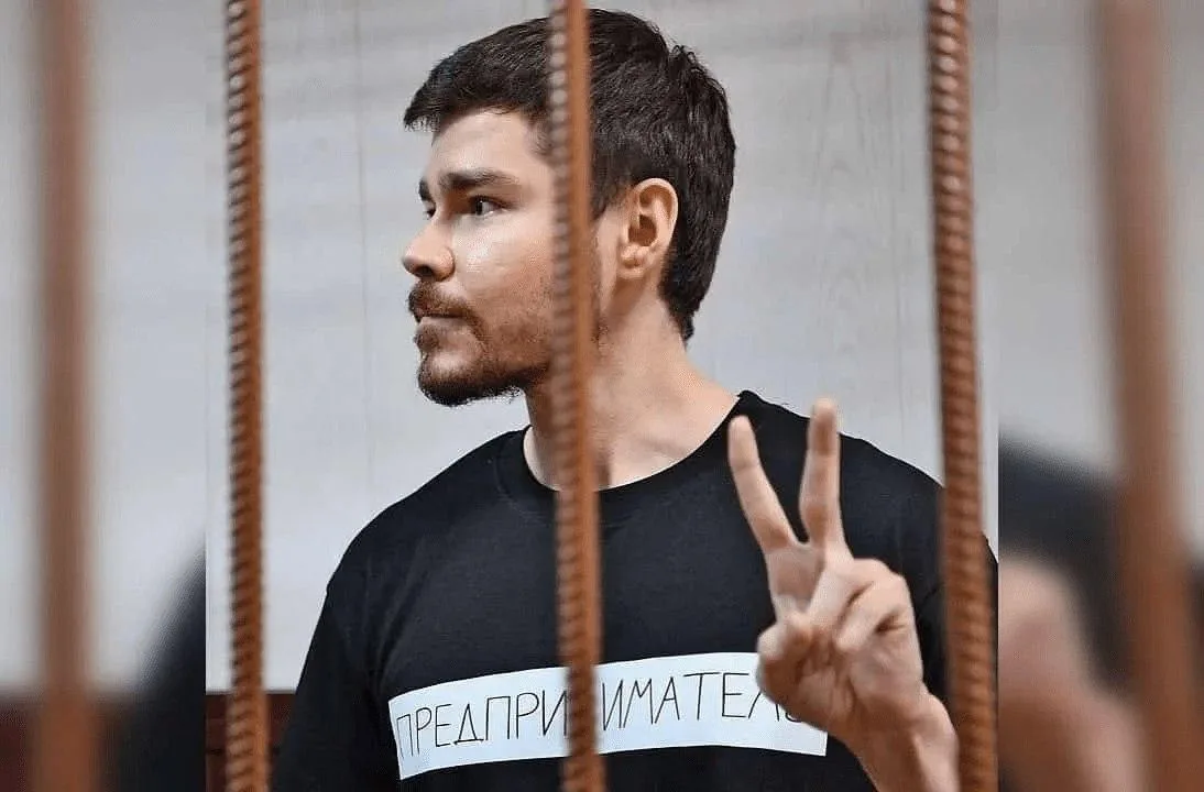 Мосгорсуд сократил срок наказания блогеру Аязу Шабутдинову на один год — теперь он сост...