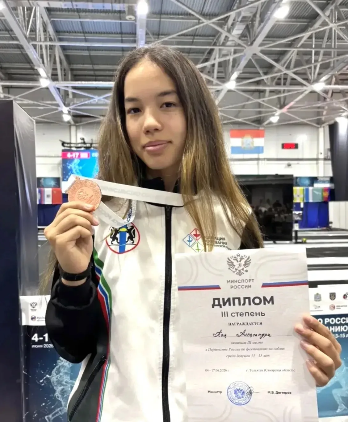 Александра Пак стала бронзовой призеркой первенства России среди девочек до 15 лет!🌸🥉🌸

В четверт