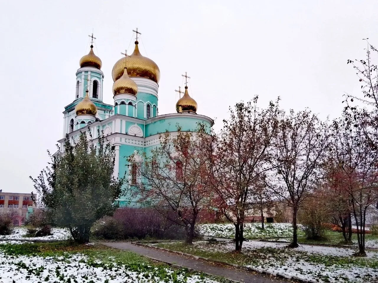 Идёт снежок. Фото: Елена Камнева. 3 октября 2026 года.