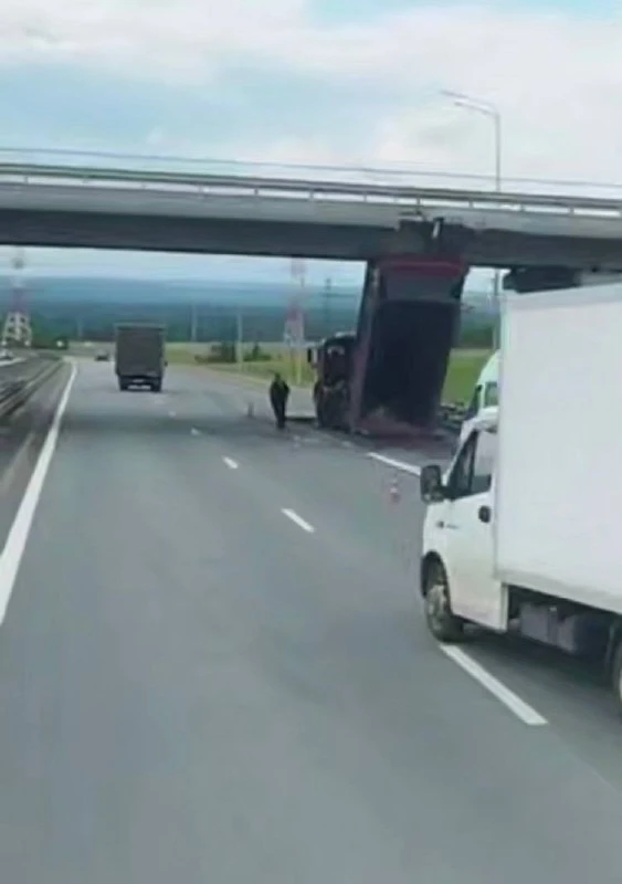 🚔На М7 у ЖК Атмосферы КамАЗ залетел ковшом под мост

✅МЫ В ТЕЛЕГРАМ
✅МЫ В МАКС