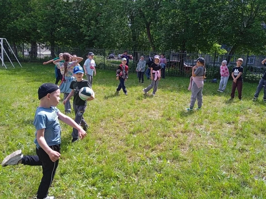 В лагере  началось самое творческое событие смены — презентация визиток команд! Каждый ...