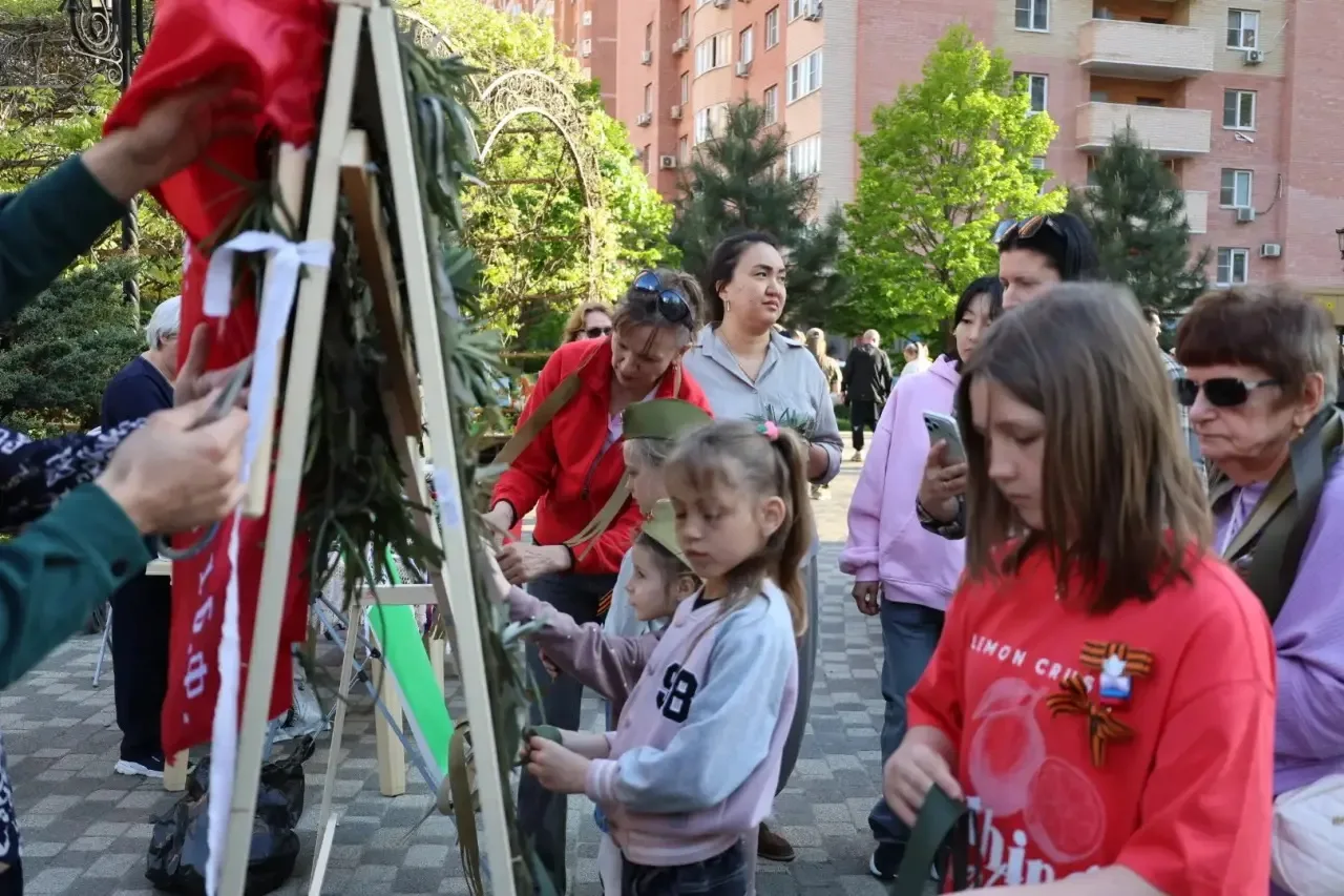 💫Тем временем в сквере «Сердце Губернского» прошел фестиваль «Краснодар – Дом молодежи»   Он объедин