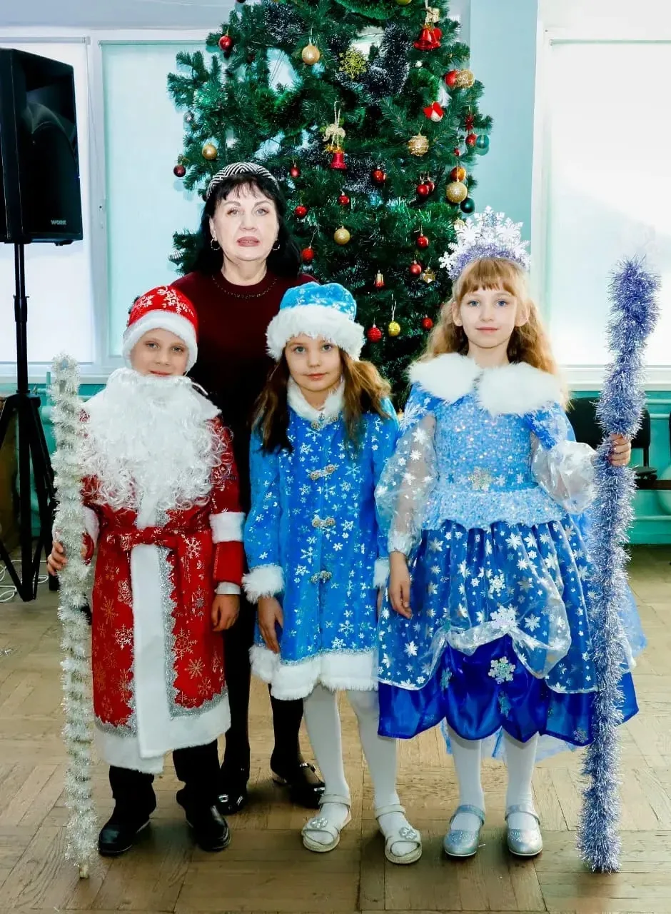 ✨❄️ Новогодняя сказка! ❄️✨  Ребята из 1 «А» класса (кл. руководитель Курамшина Р.И.) совсем недавно 
