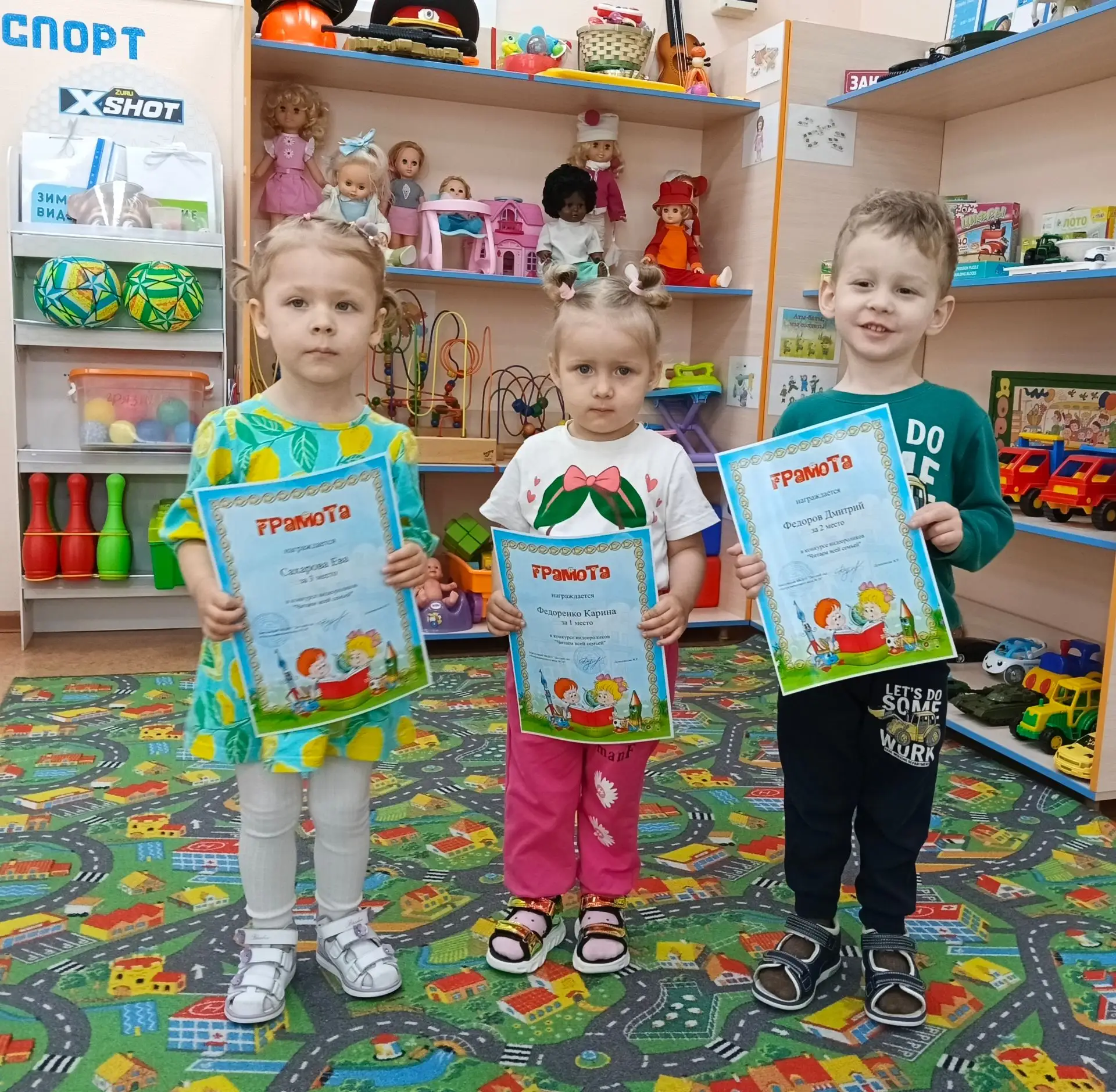 ✨ Встречайте наших маленьких
 звёзд  конкурса  видеороликов  «Читаем всей семьёй»! ✨
               