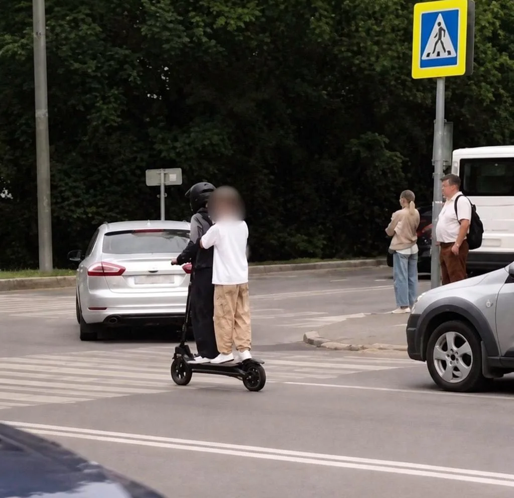 «Дети на дороге рассекают между автомобилей. Это точно нормально, их родители в курсе?»