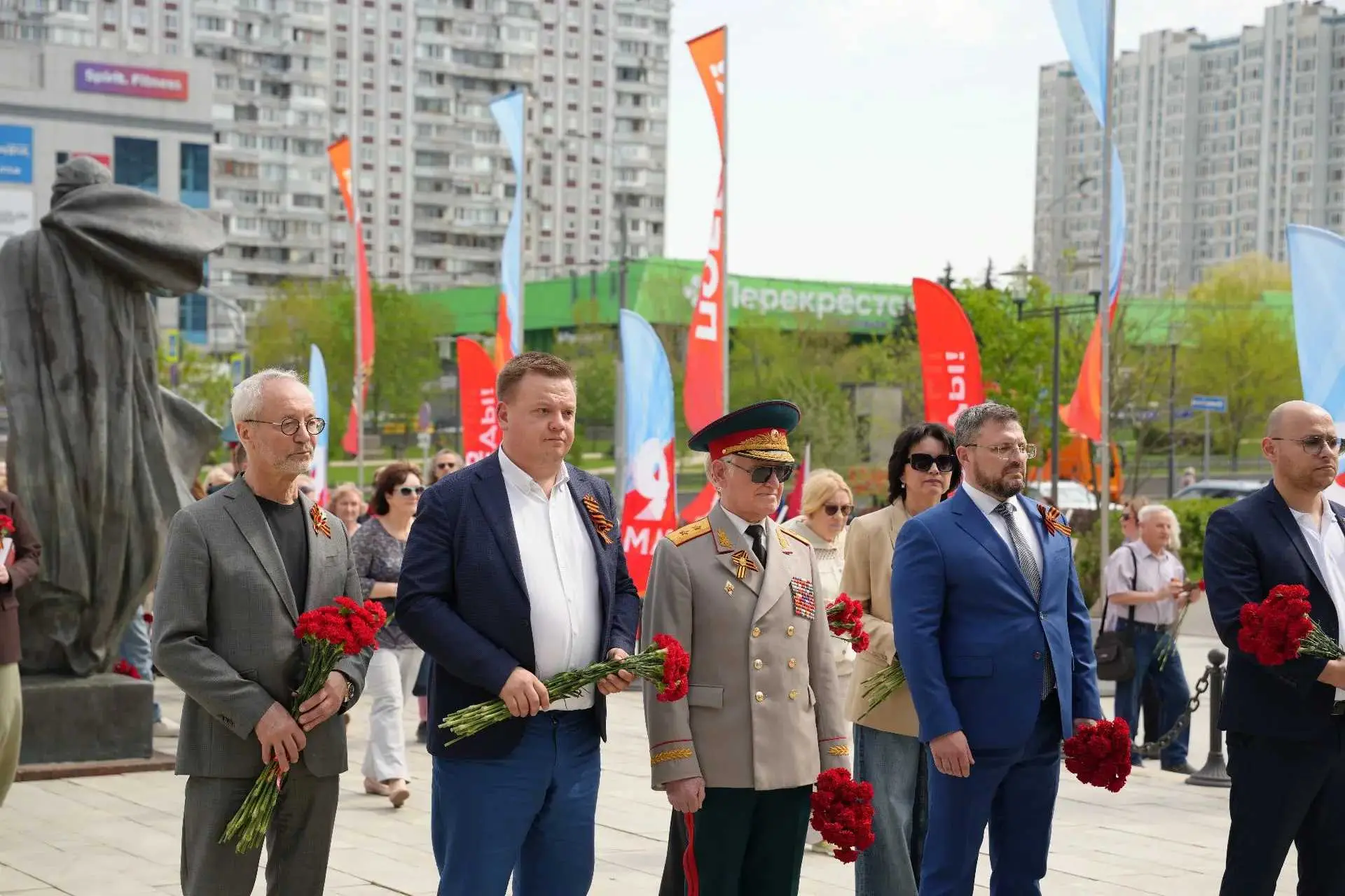 В Крылатском прошло торжественное мероприятие в честь Дня Победы  7 мая на площади «Защитников неба»