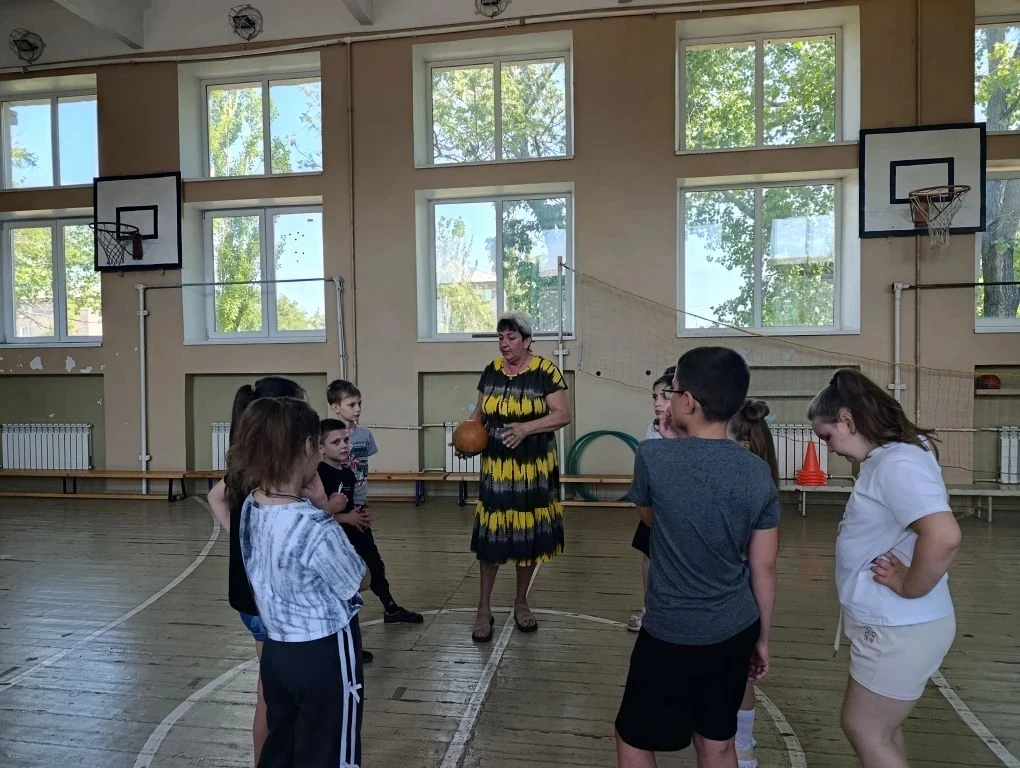 На  нашей пришкольной площадке "Солнечный город" День летнего оздоровления! 🍋🍏🍓
✅ День начался с 