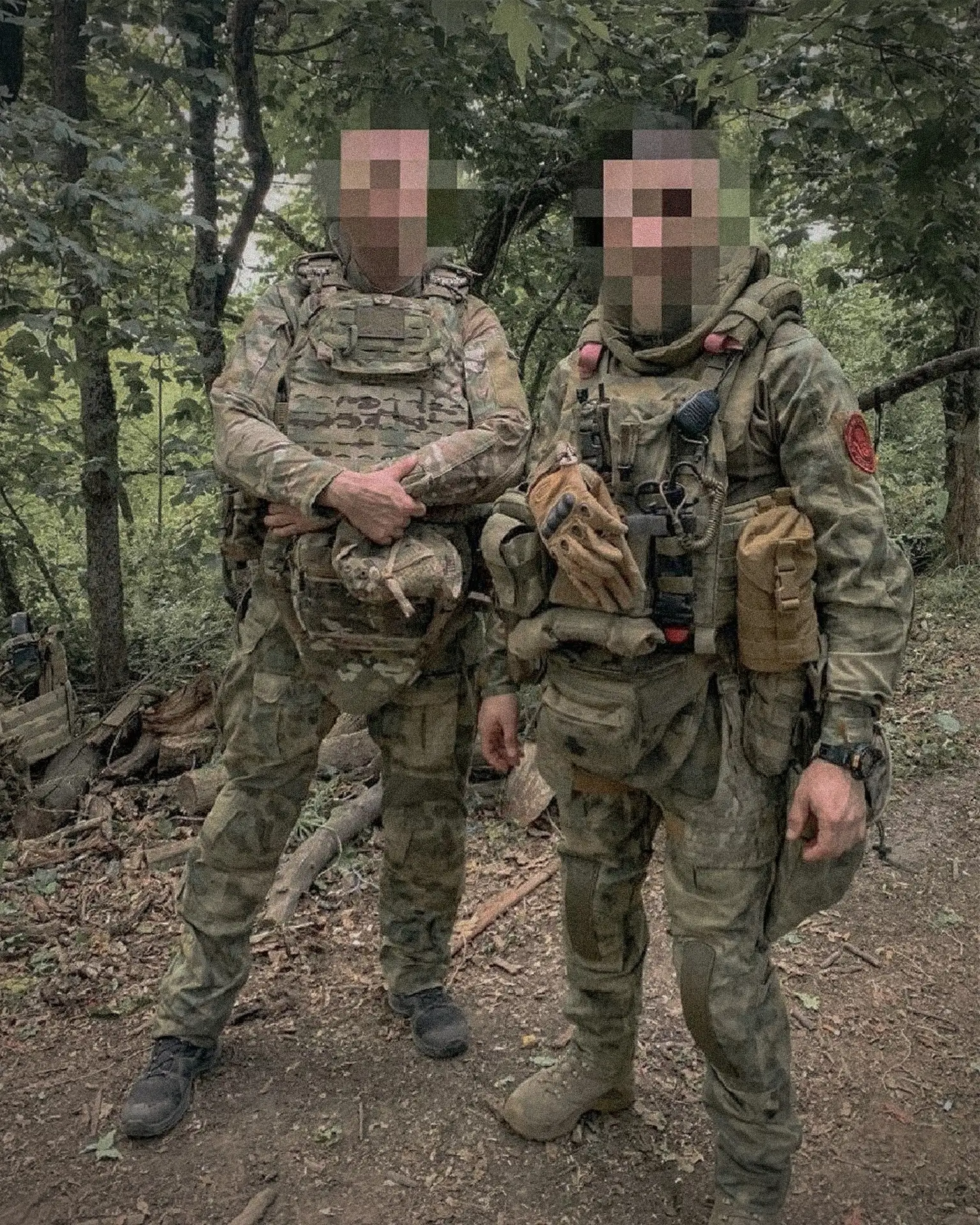 Военнослужащий 155-й отдельной гвардейской бригады морской пехоты и боец из состава 604...