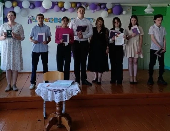 Выпускники основной школы получили аттестаты об обучении.
Удачи вам, ребята, во взрослой жизни
