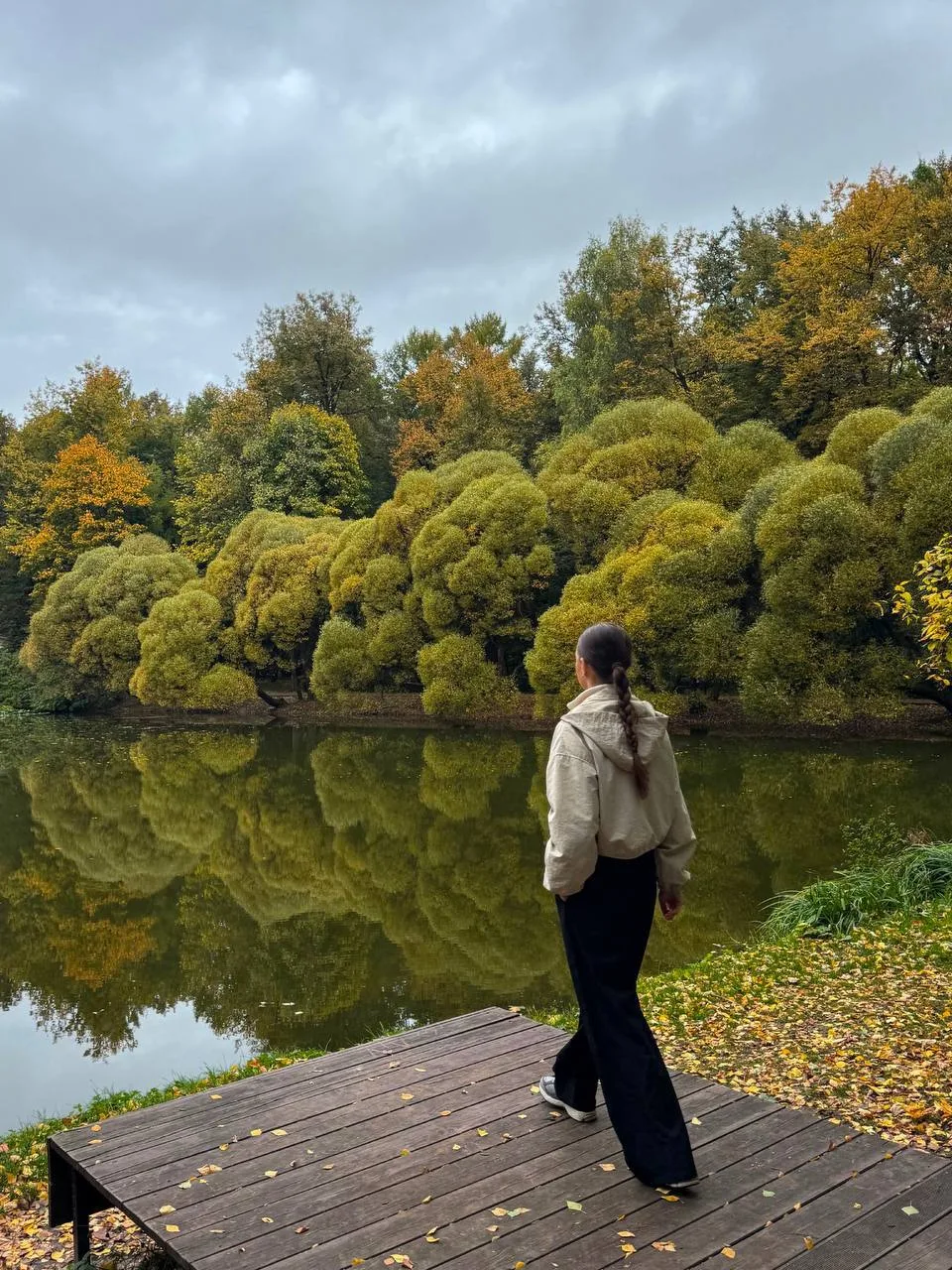 Необычные «деревья-брокколи» можно увидеть у Нарышкинского пруда 🍂
