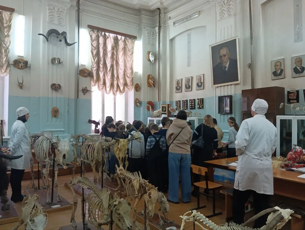 🚀 #РодКом в действии: Школьники Оренбурга знакомятся с аграрной наукой!  В Оренбургском государствен