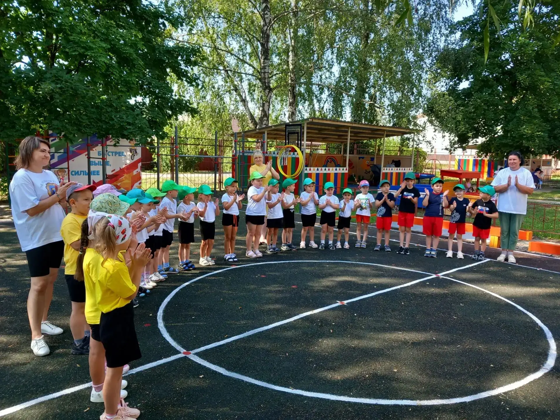 В рамках всероссийской спортивной акции движения «Первые» — «Зарядка с чемпионом», приу...