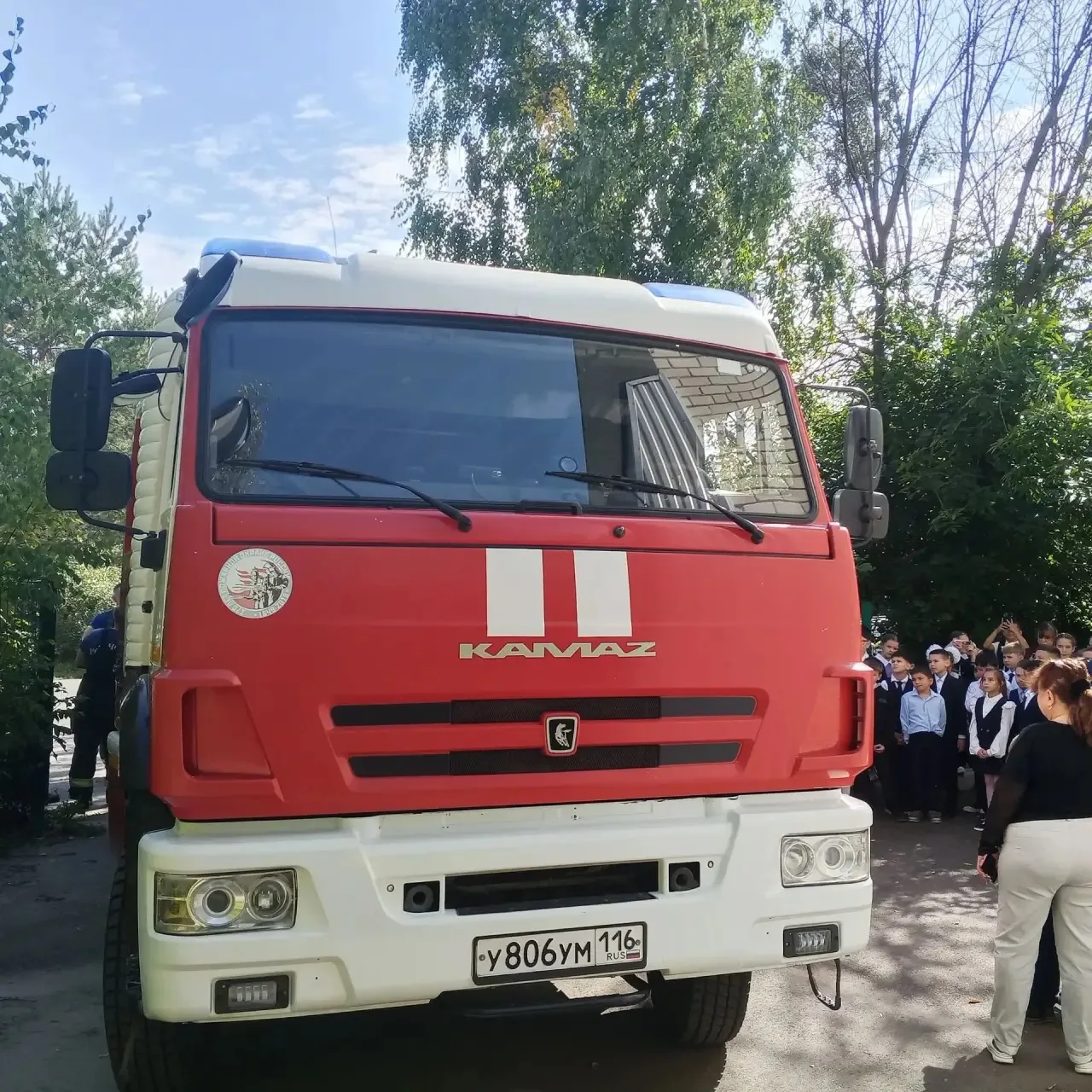 В рамках "Уроков безопасности" к нам в гости в начальную школу приехали герои МЧС  и на...