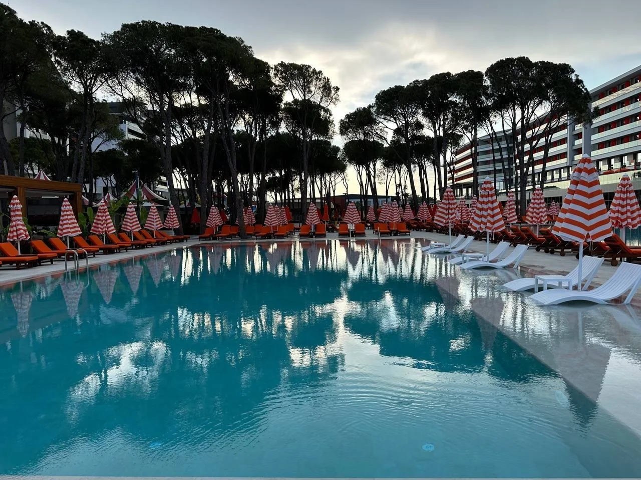 🙂 Почему отель Trendy Perge 5 особенный?

🙂 Еда
Туристы, которые были в Ethno Belek, говорят — зде