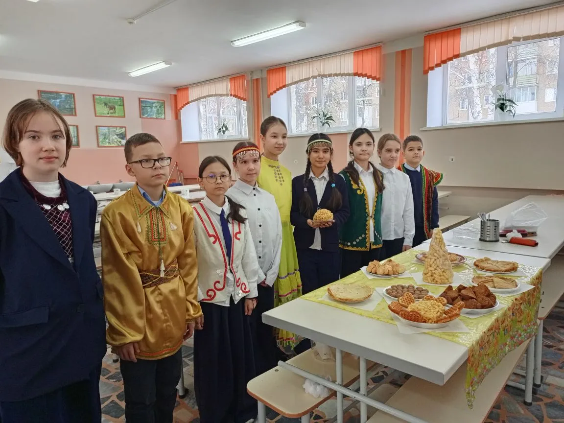 🥧28 января ученики 1А, 1Б, 1Г, 2В, 3Б, 4В, 5Б, 5Г и 7Г приняли участие в  гастрономическом флешмобе 