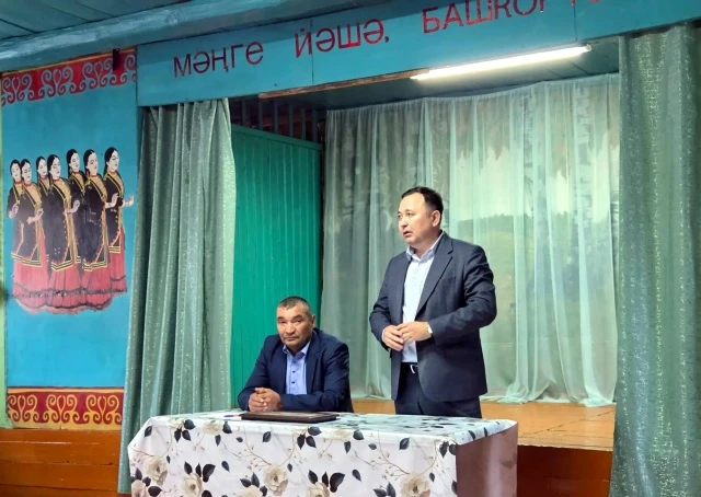 2 сентябрь "Хакимиәт Көнө" сиктәрендә Кейекбай ауыл биләмәһендә халыҡ менән осрашыу Мән...