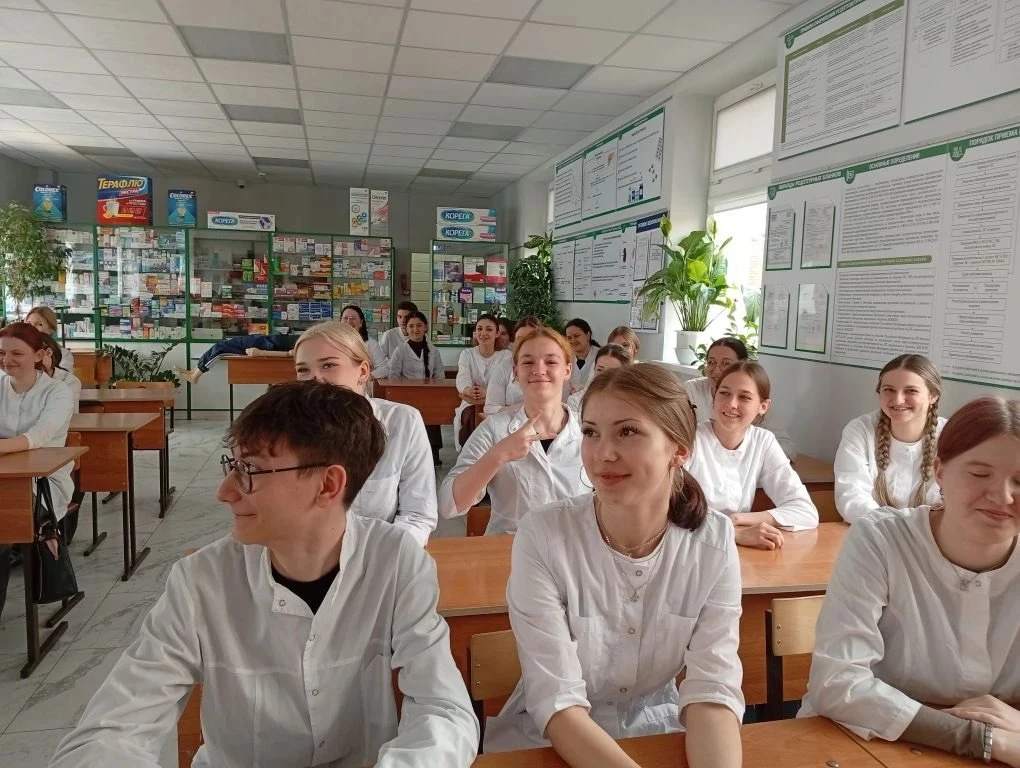 Вновь поздравляем с Днём фармацевтического работника! 🥳  В честь праздника на кафедре «Фармации» уст