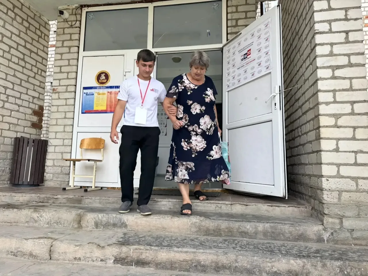 Выборы 2026: когда голосуют все — а помогают волонтеры нашей школы.