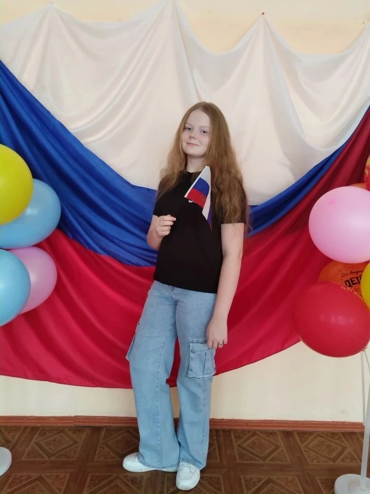 🎉 Ученики нашей школы приняли участие во флешмобе #ПоднятьФлаг ко Дню Государственного...
