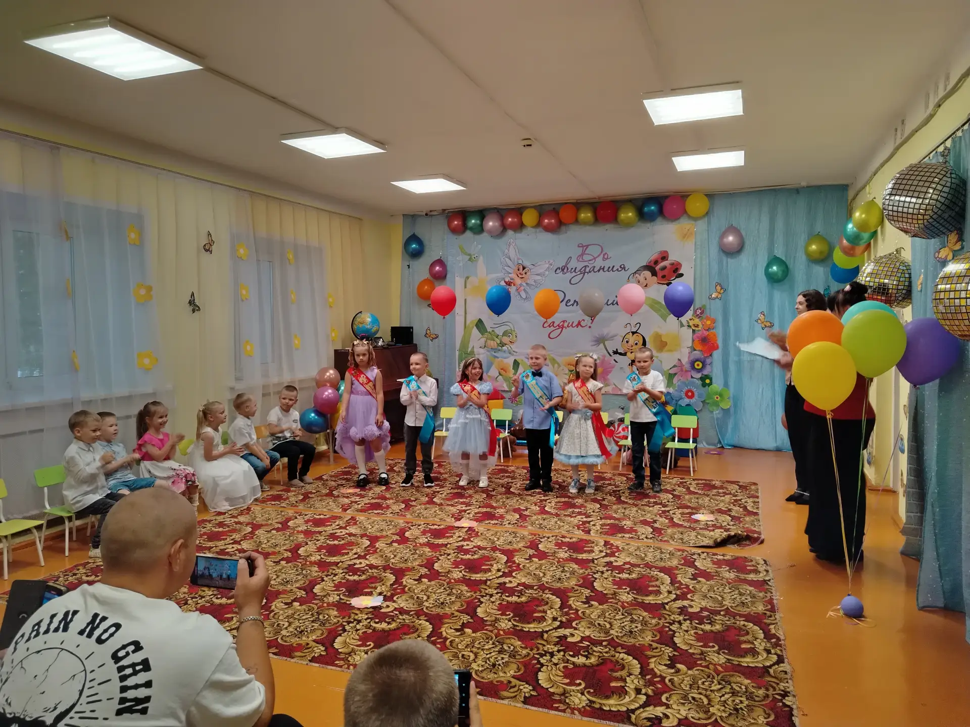 28 мая в Подгорновском детском саду прошло прощание подготовительной группы с детским с...
