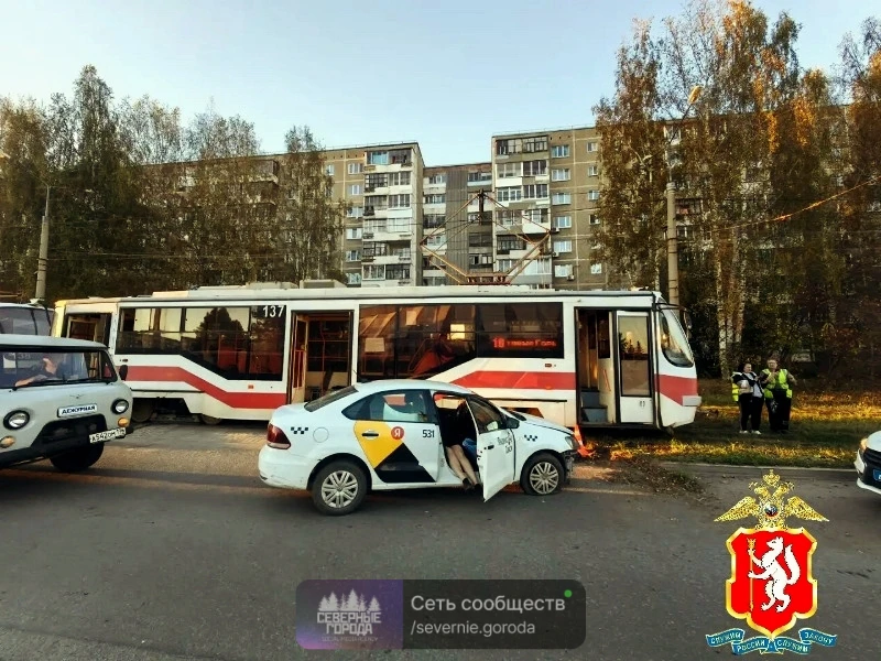 🚔 На Вагонке бесправница на такси врезалась в трамвай с пассажирами