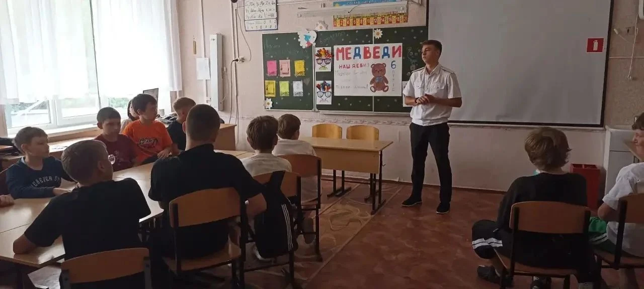 🚀Назад в будущее

Наша школа приняла очень важного гостя, им стал Михайлюта А.С.,руководитель Союза