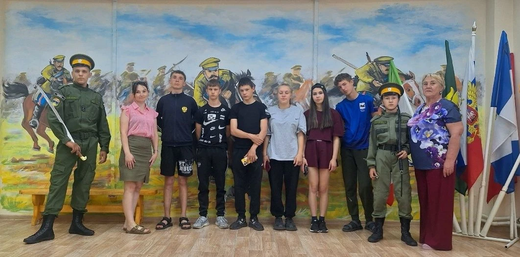 Ребята из волонтёрского отряда «От сердца к сердцу» социально-реабилитационного центра для несоверше