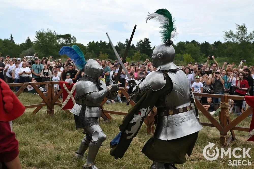 Звон мечей, запах костра и сотни участников 🏹 1 и 2 августа в парке им. 30-летия Побед...