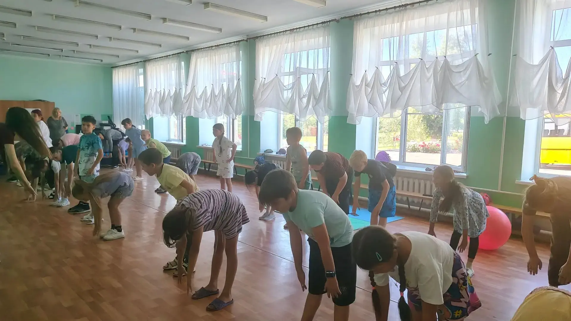 В пришкольном лагере "Одуванчик" творилось что-то невероятное! Мы провели День Первых — праздник сме