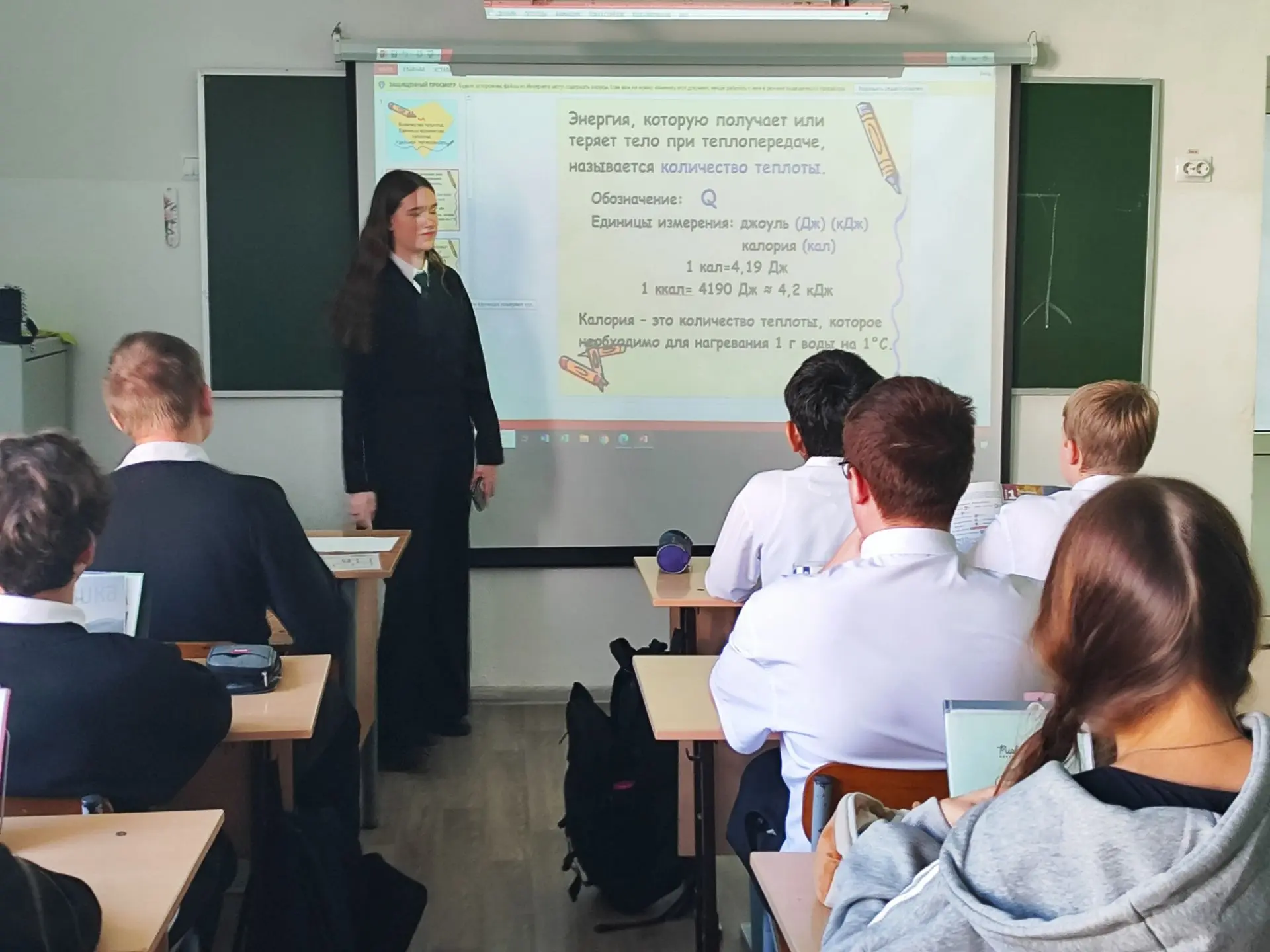 В честь Дня учителя наша школа на один день поменяла привычные роли: старшеклассники ст...