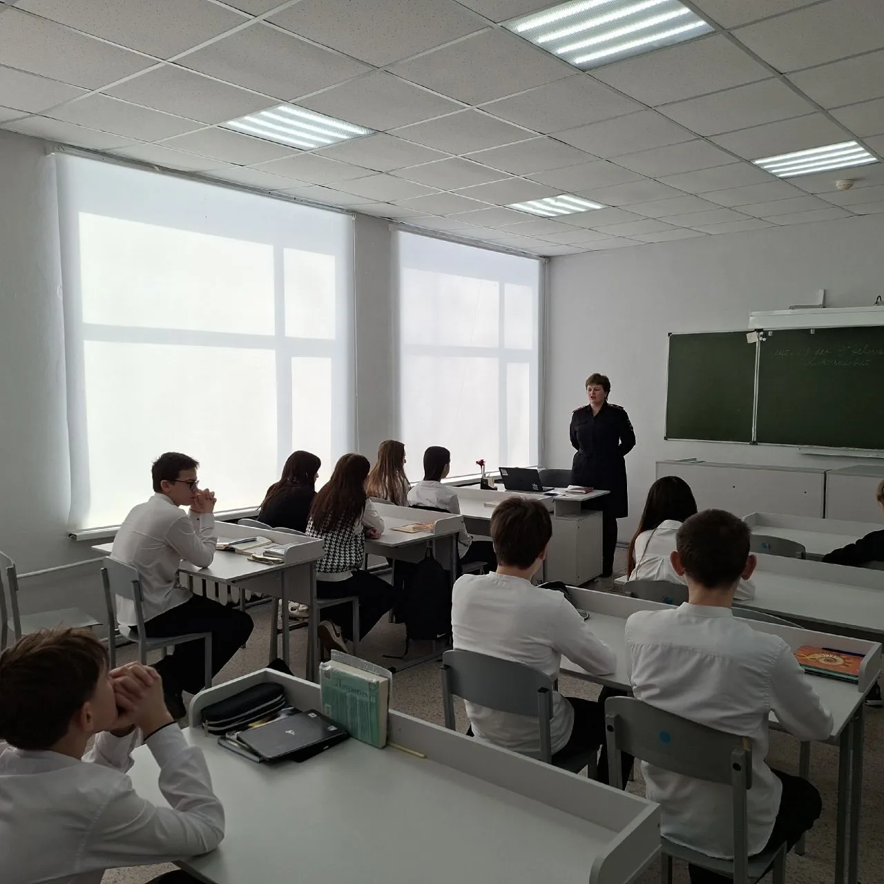 Кузнецова А.Н., инспектор ПДН провела с обучающимися школы беседу об ответственности за...