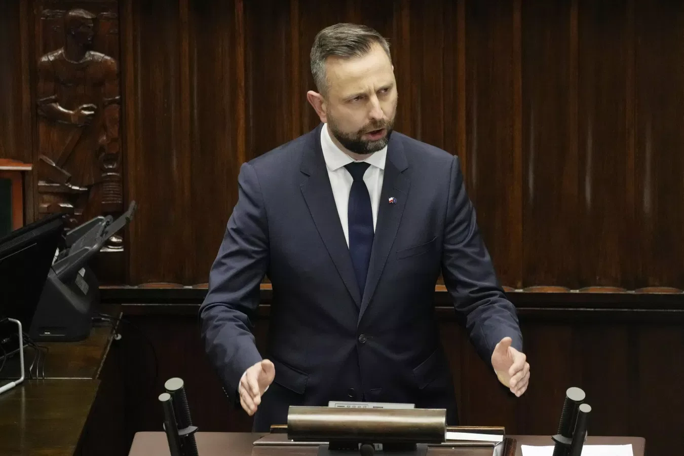 Министр обороны Польши назвал лжецом президента республики

Навроцкий утверждал, что ничего не знал 