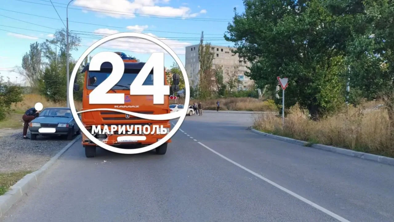 🚗 Сегодняшнее ДТП на перекрестке по улице Кальмиусской в Мариуполе ㅤ