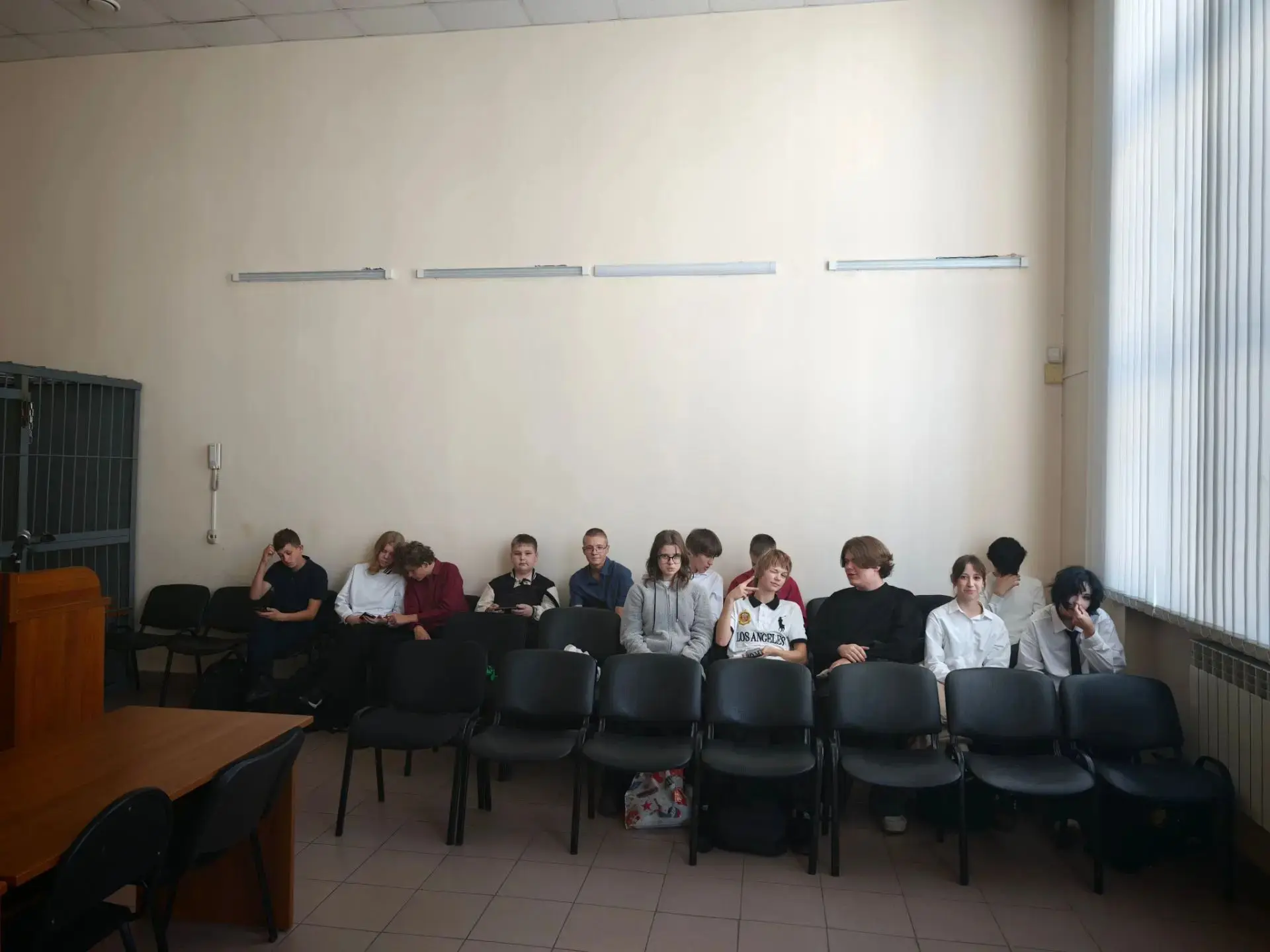 Урок ответственности и профориентация: 8Б на судебном заседании! 🎒⚖️
