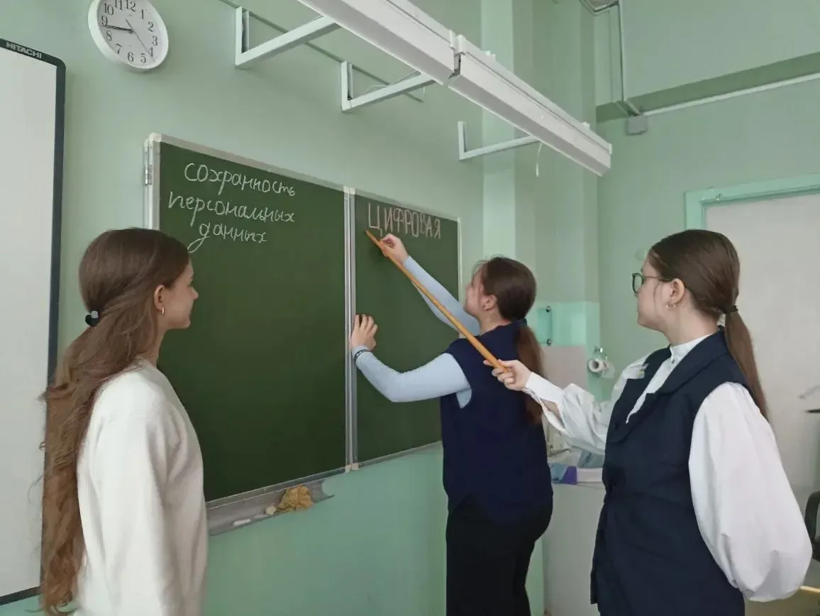 🛡️ Разговоры о важном: «Цифровой щит» 🛡️  В начале триместра состоялось занятие на тему «Цифровой щи
