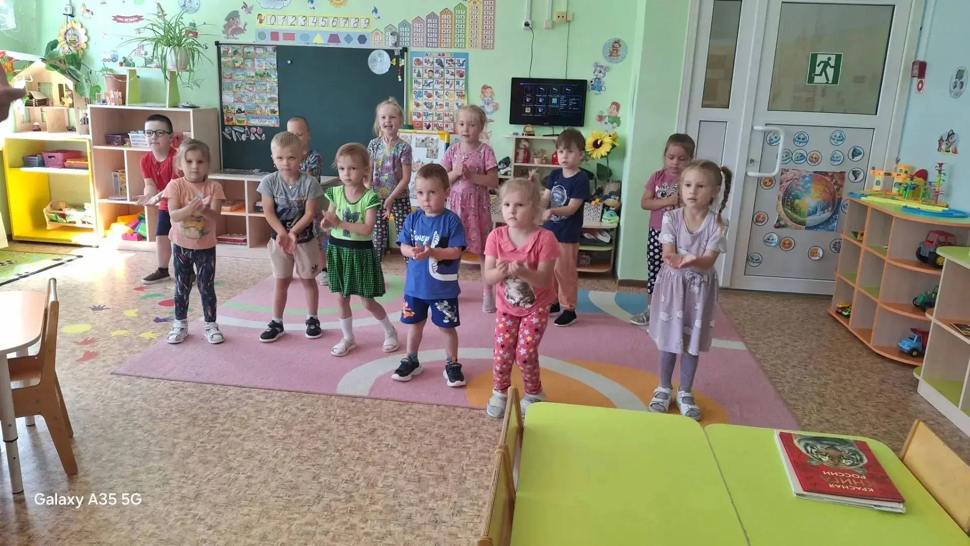 23 июля Всемирный день защиты китов и дельфинов. В нашу группу "Акварельки" пришвартовалась капитанш