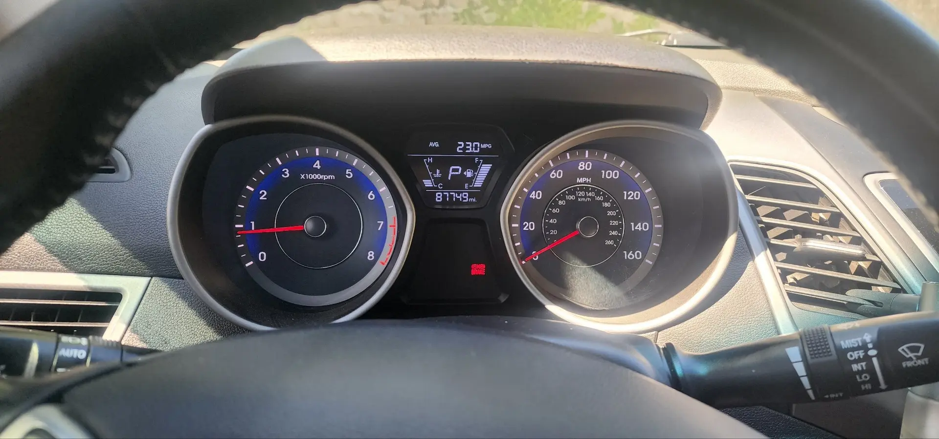 Hyundai Elantra 2015г. 1.8. Автомат. 
Пробег родной 140т.
Цена 1100000руб 1мл.100 тыс.
+7 959 117 34
