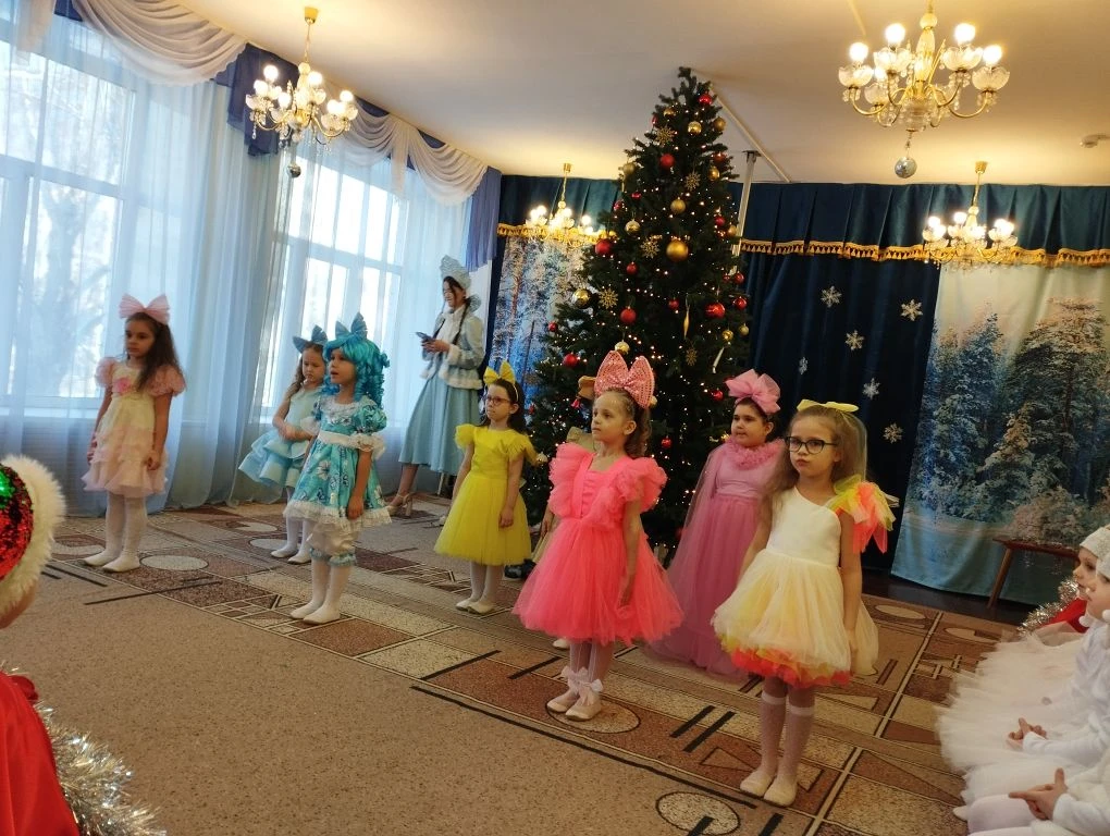 Новогодний утренник старшая группа