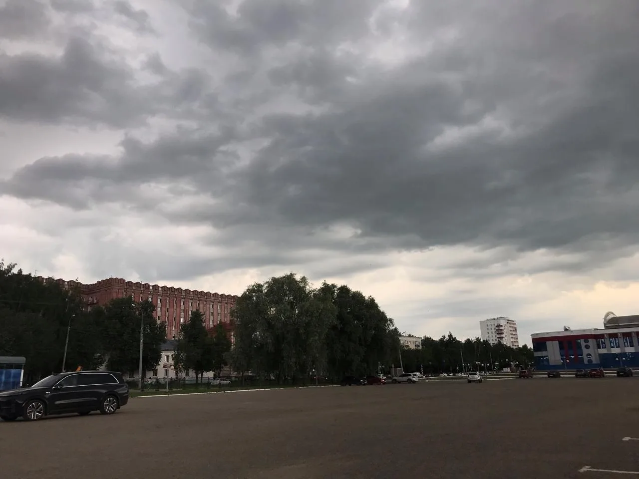 В Республике Марий Эл в ближайший час ожидаются грозы, ливни и град. Предупреждение рас...