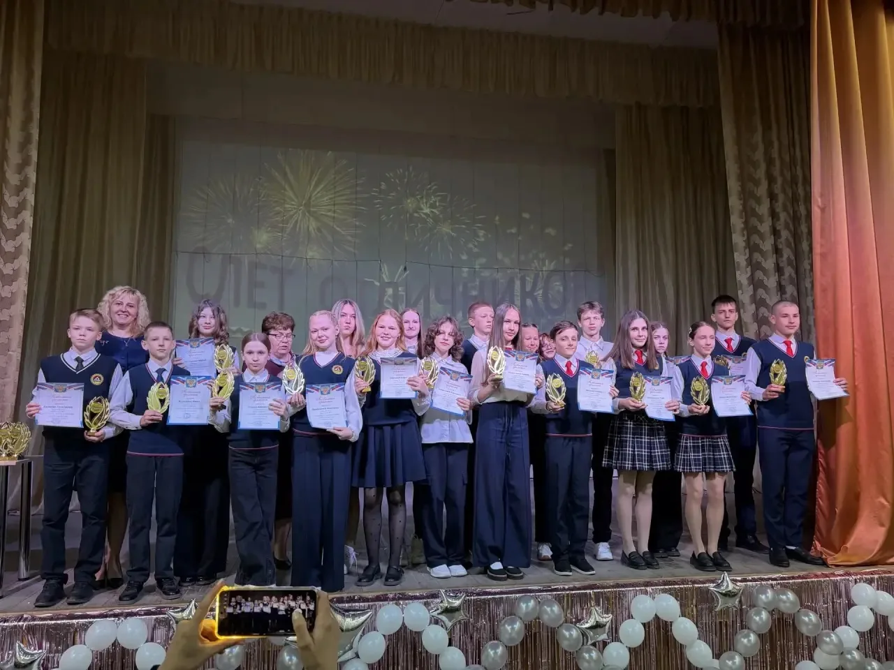 🎓 Сегодня в нашей школе прошёл слёт отличников!  Мы чествовали самых старательных и целеустремлённых